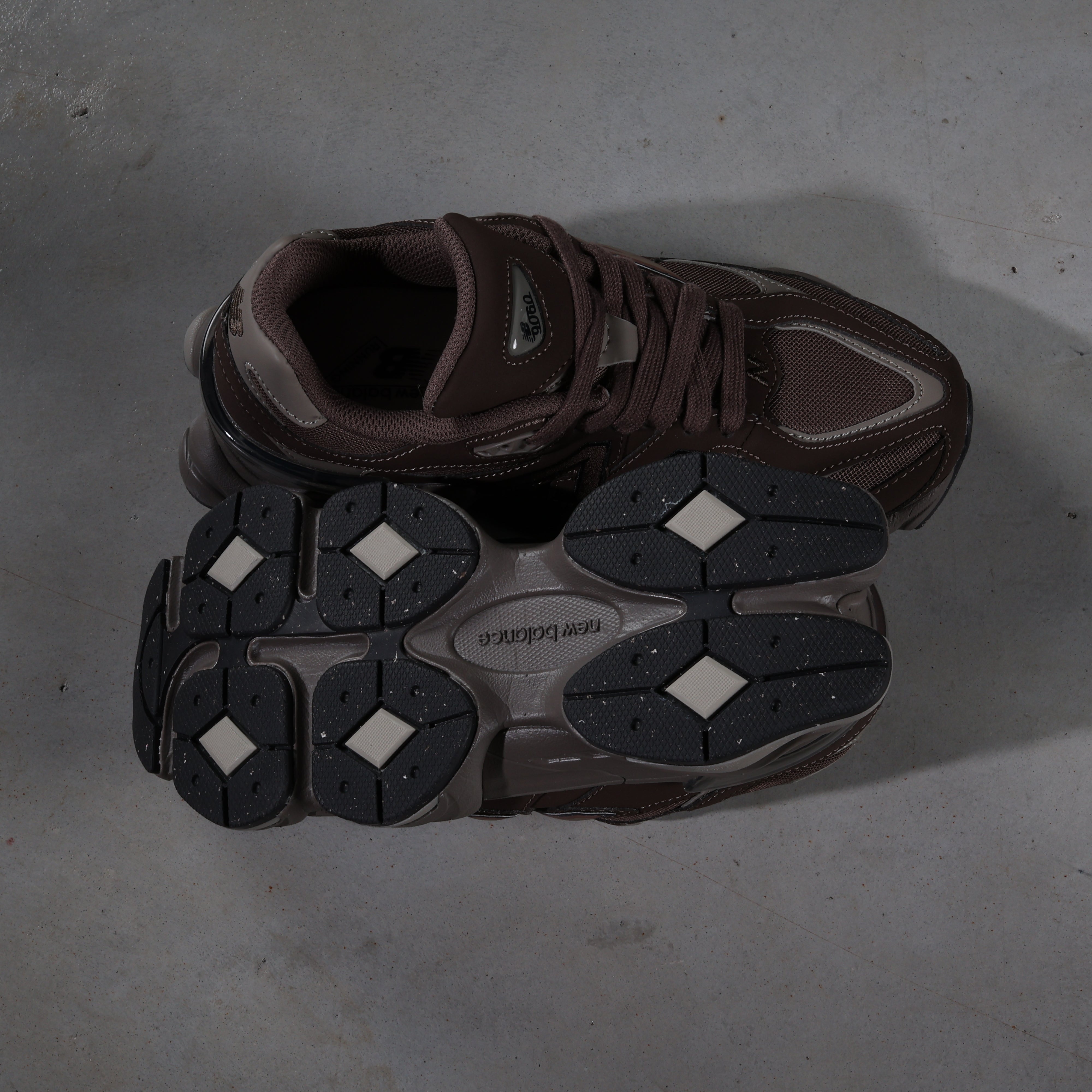 New Balance 9060 Mono Cortado