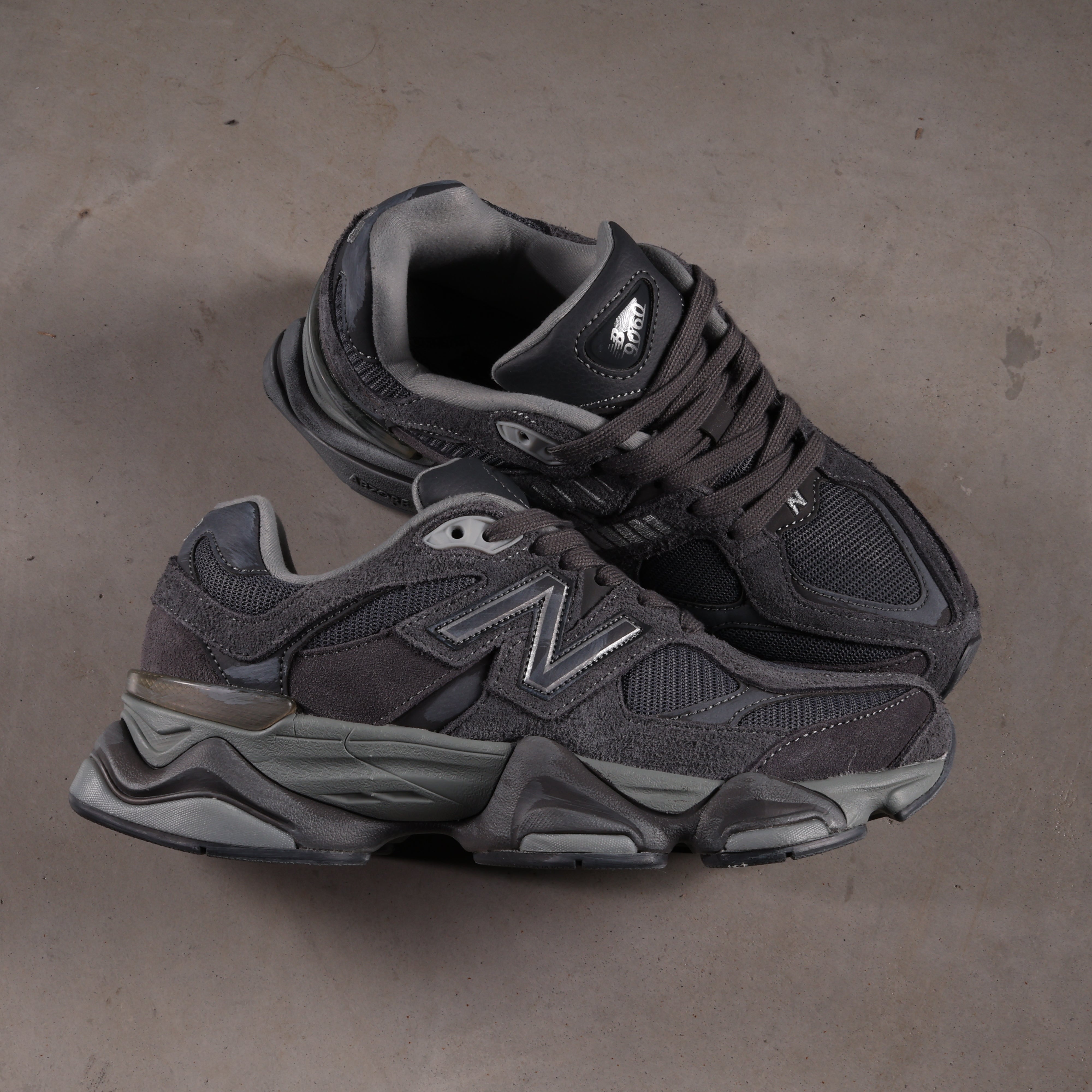 New Balance 9060 Magnet