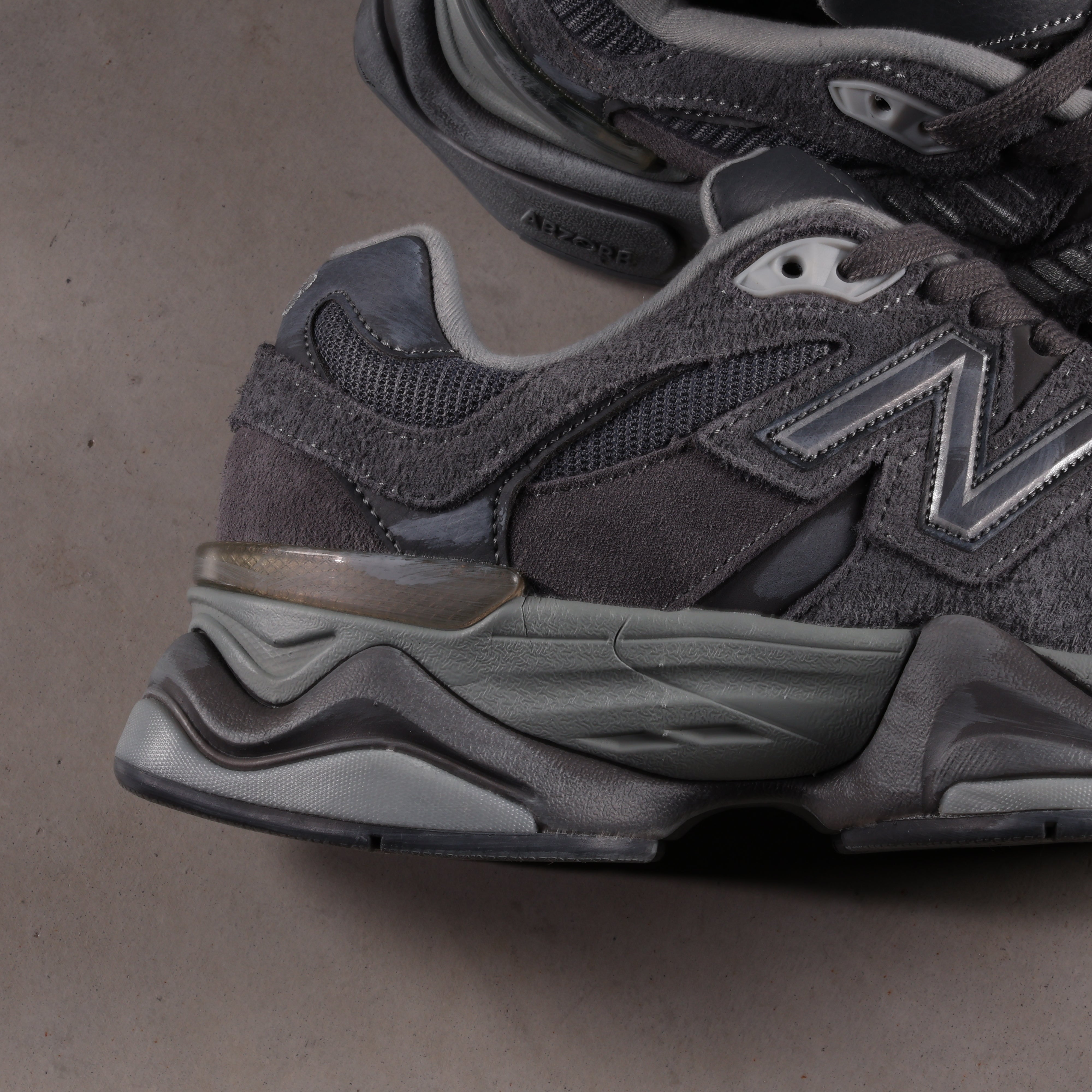 New Balance 9060 Magnet
