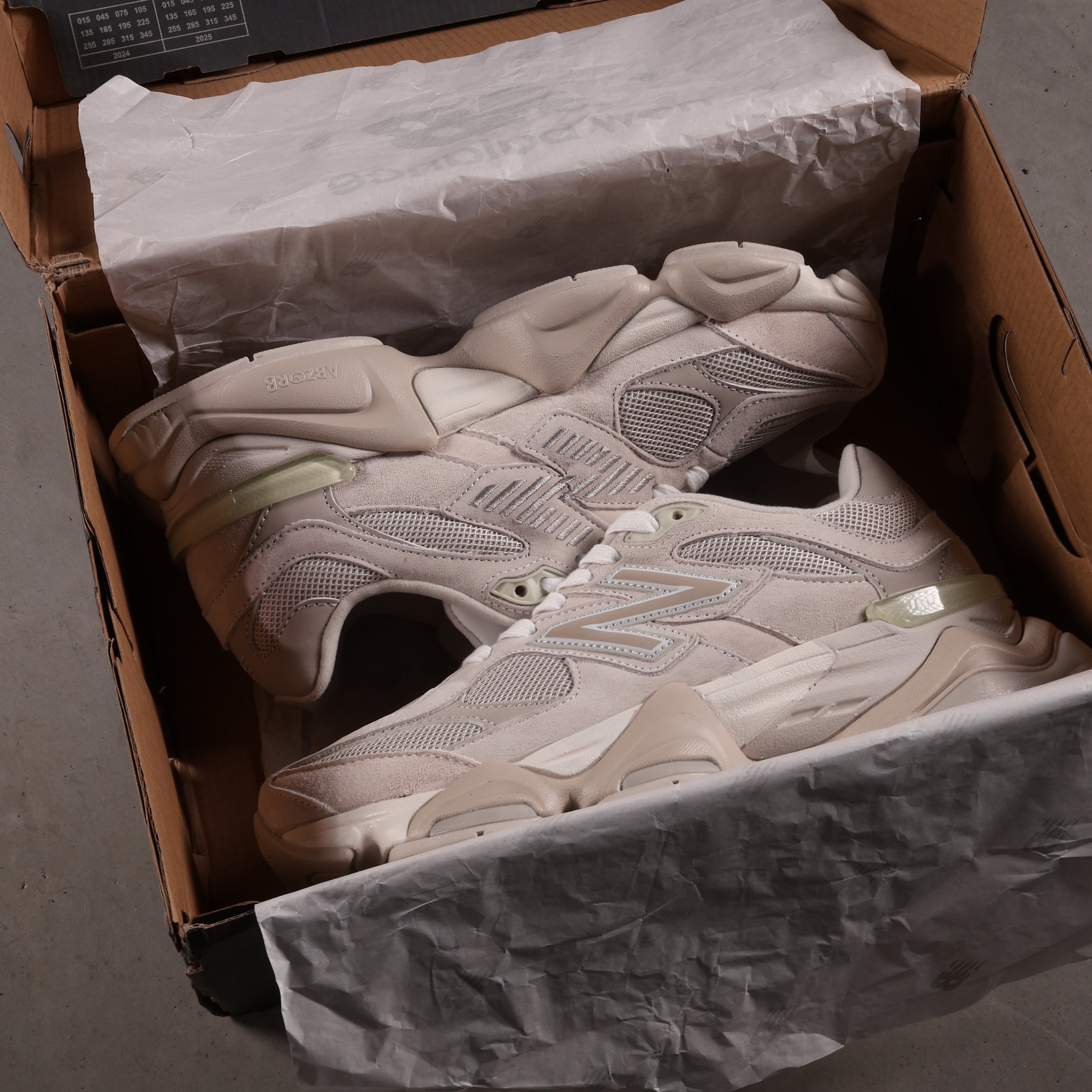New Balance 9060 Grey Moonbeam