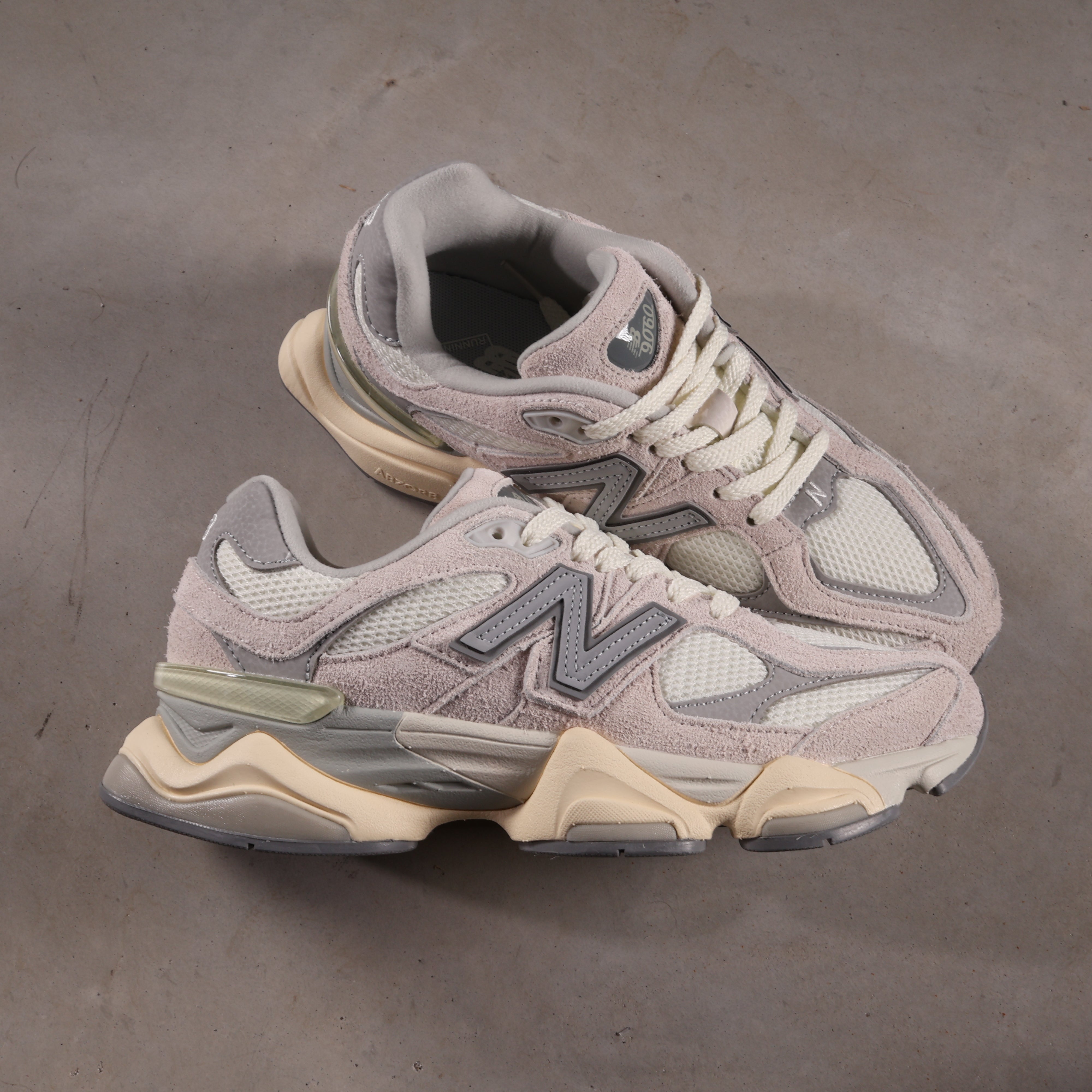 New Balance 9060 Moonbeam Sea Salt