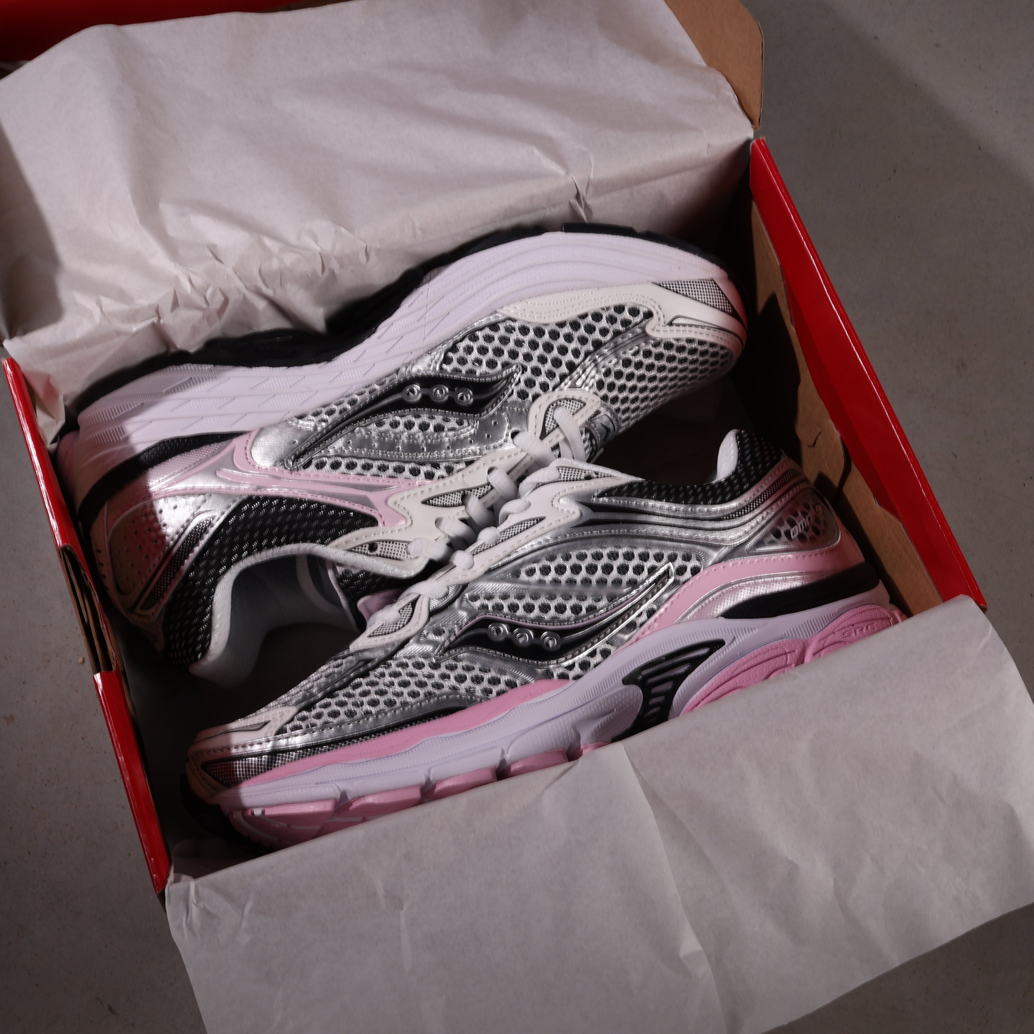 Saucony ProGrid Omni 9 Silver Pink