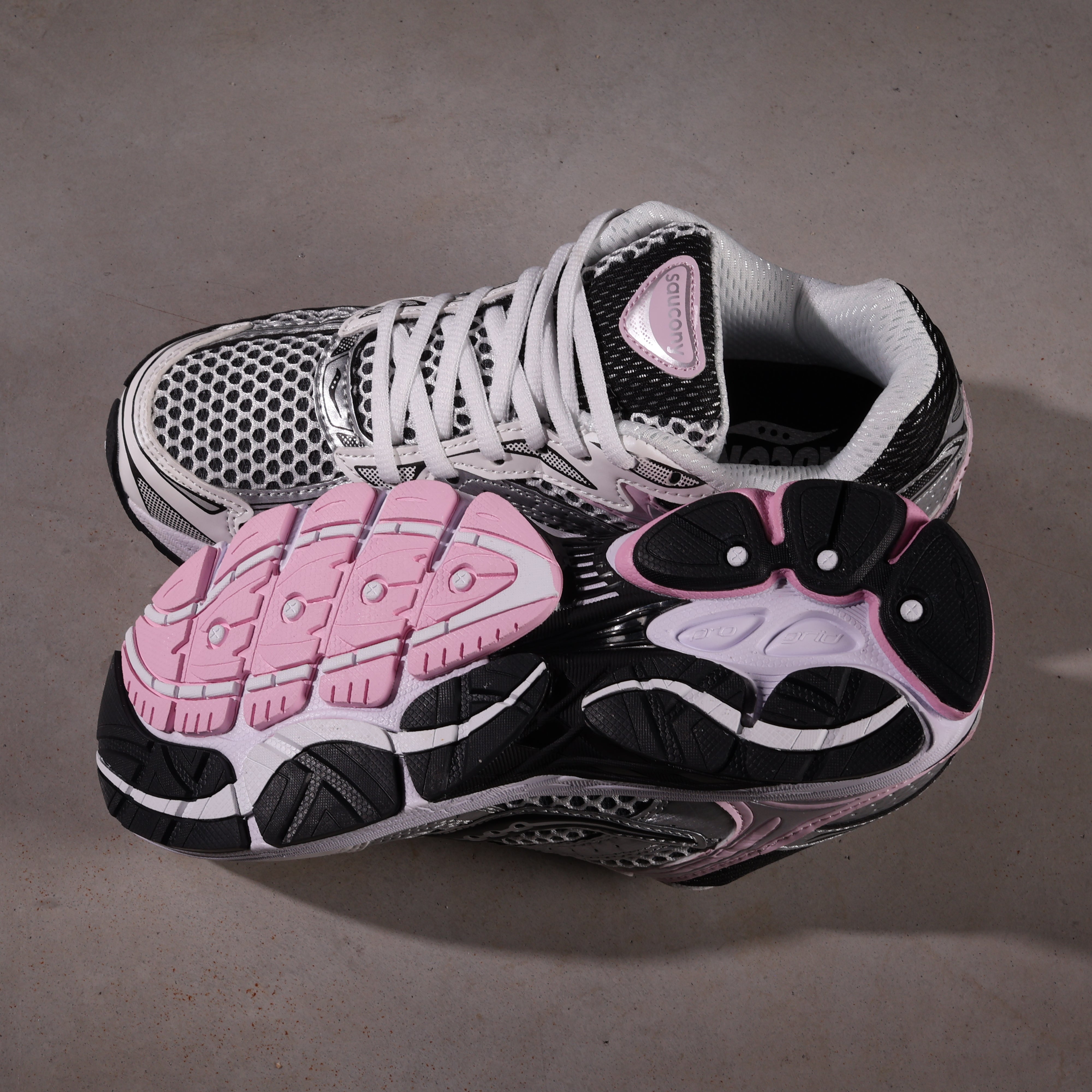 Saucony ProGrid Omni 9 Silver Pink