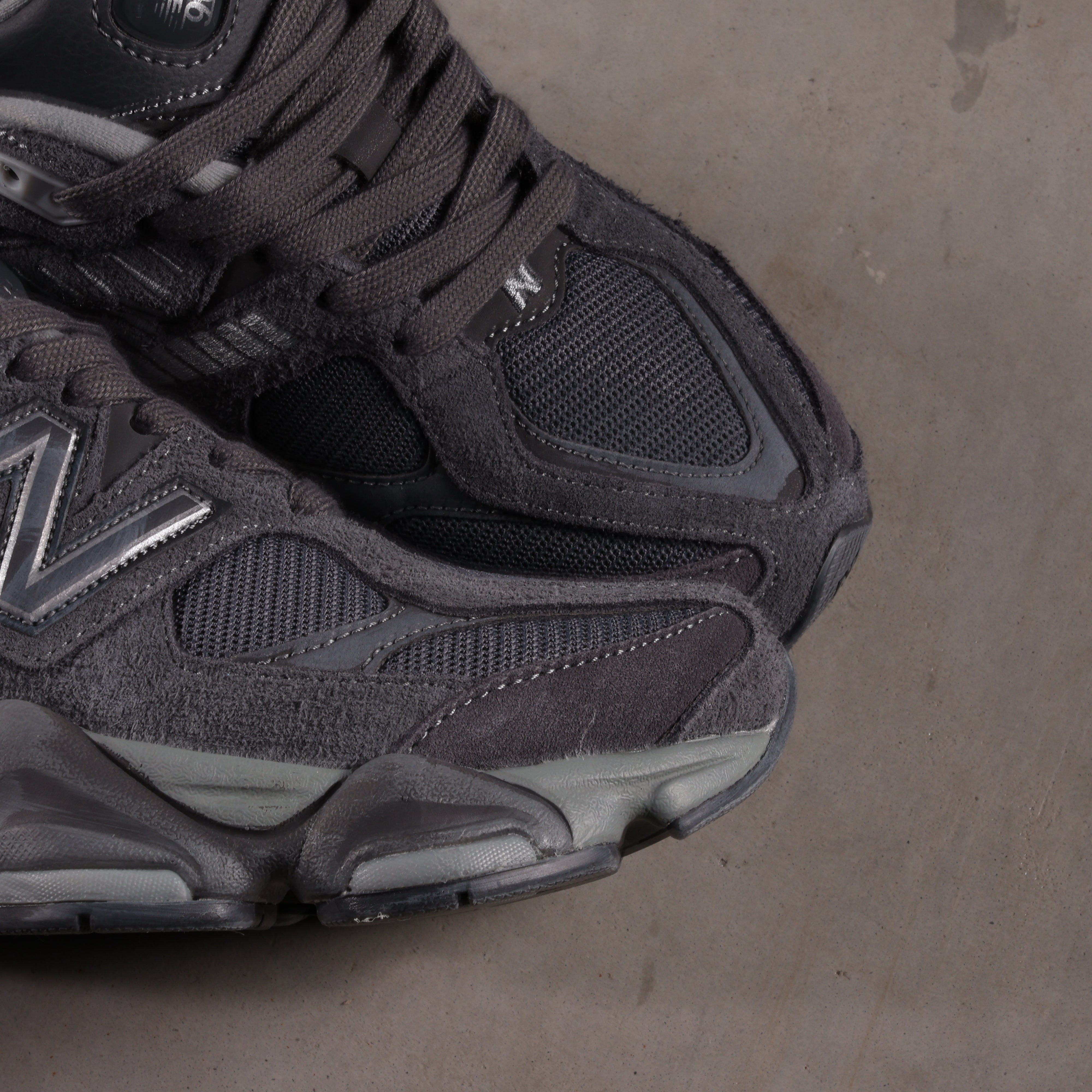 New Balance 9060 Magnet