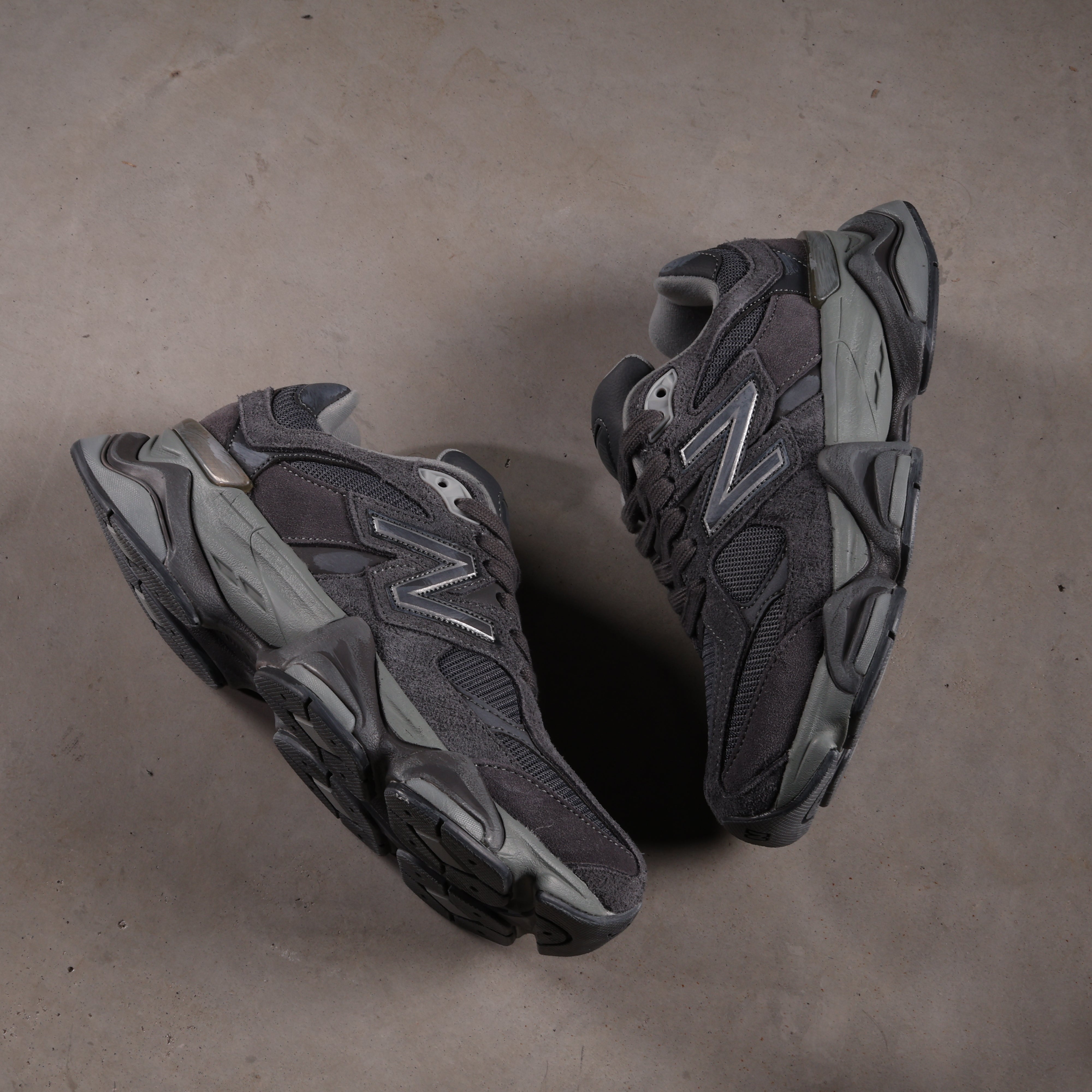 New Balance 9060 Magnet