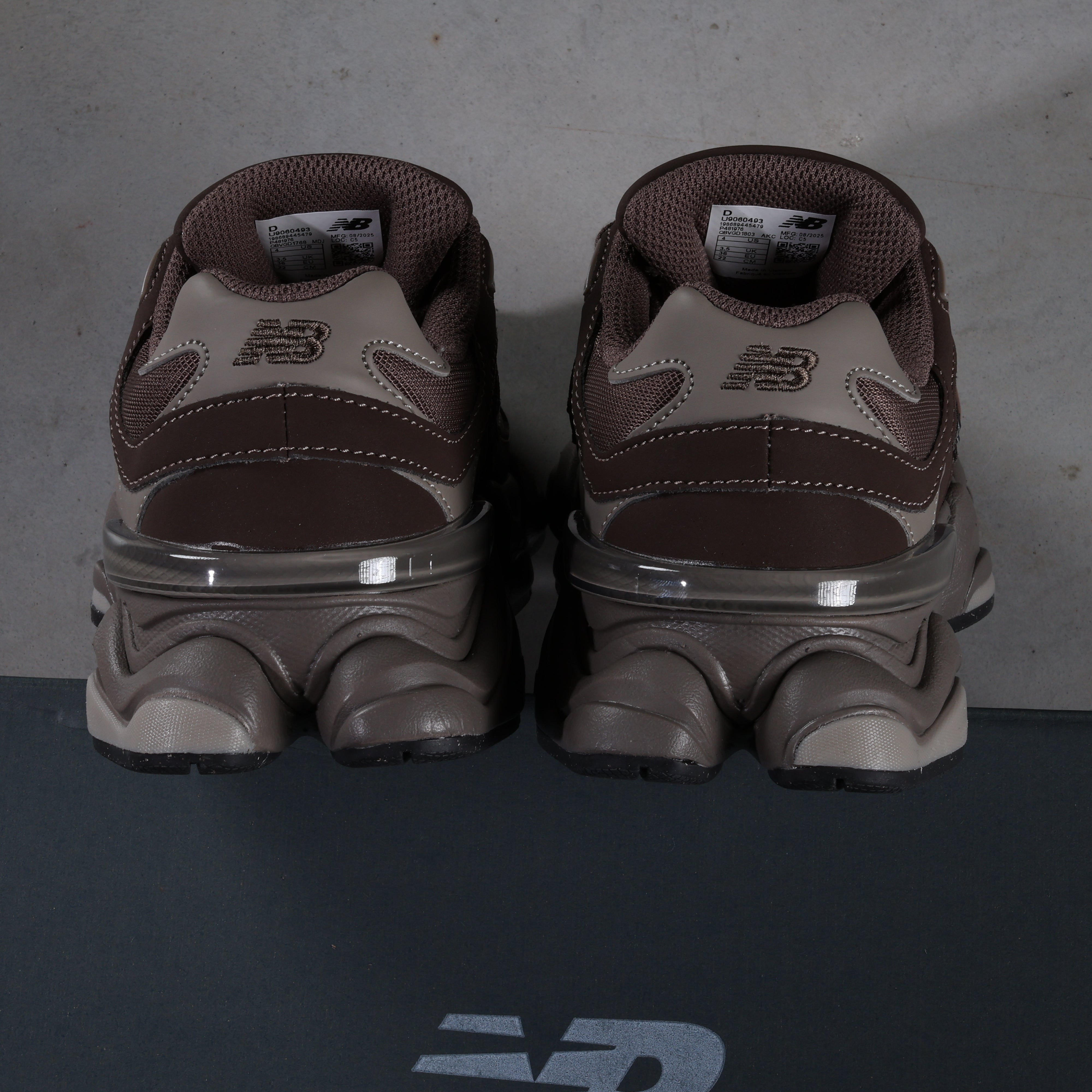 New Balance 9060 Mono Cortado