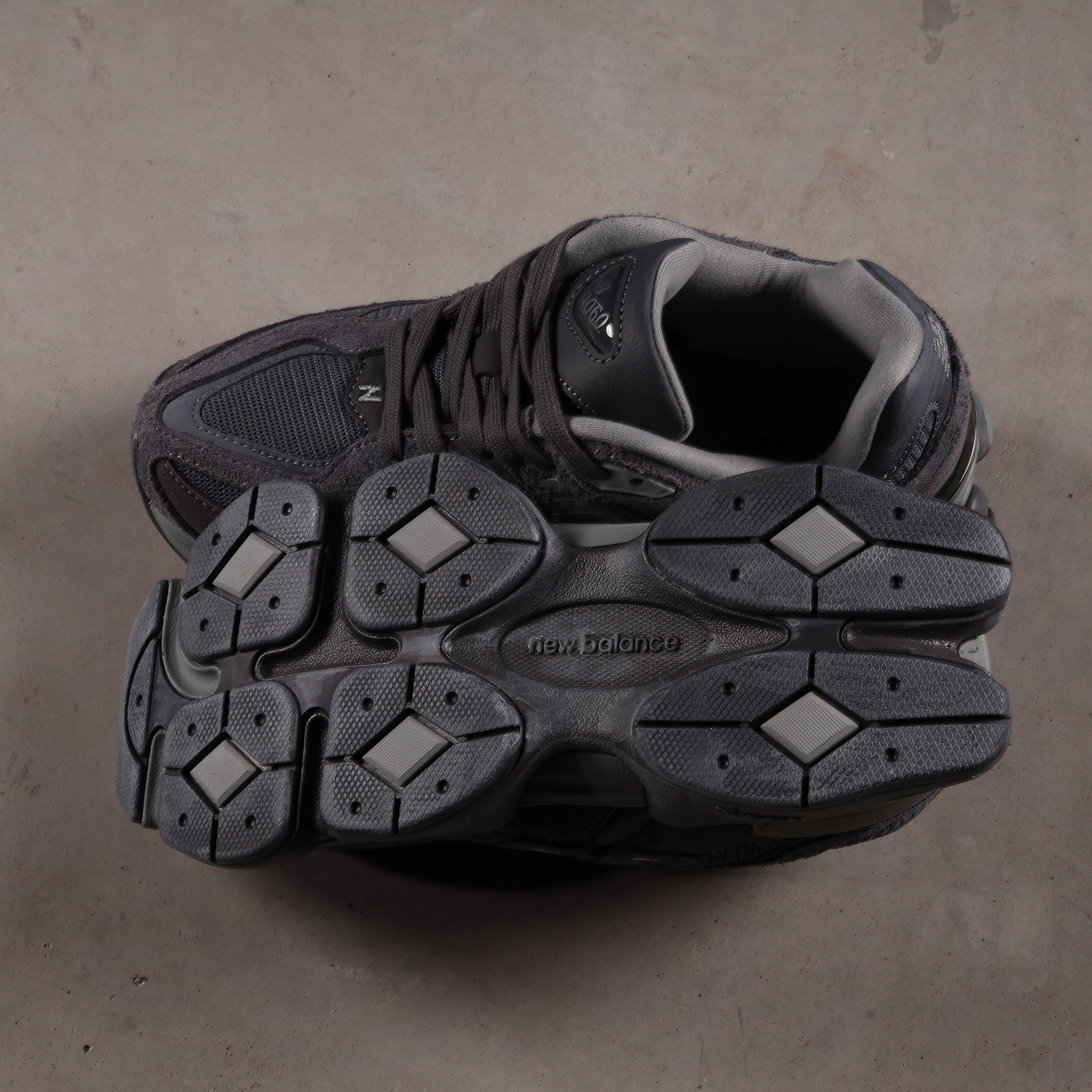 New Balance 9060 Magnet