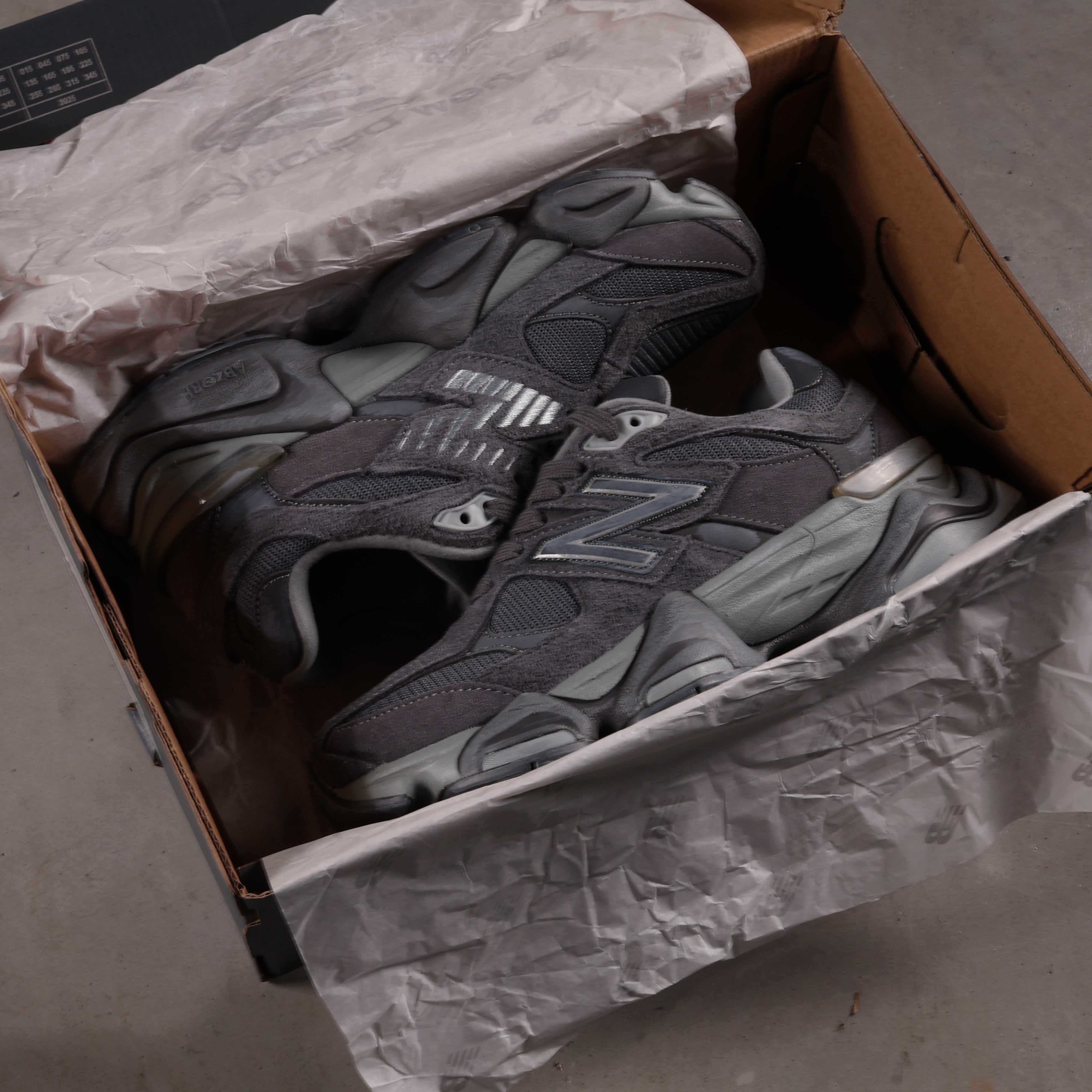 New Balance 9060 Magnet