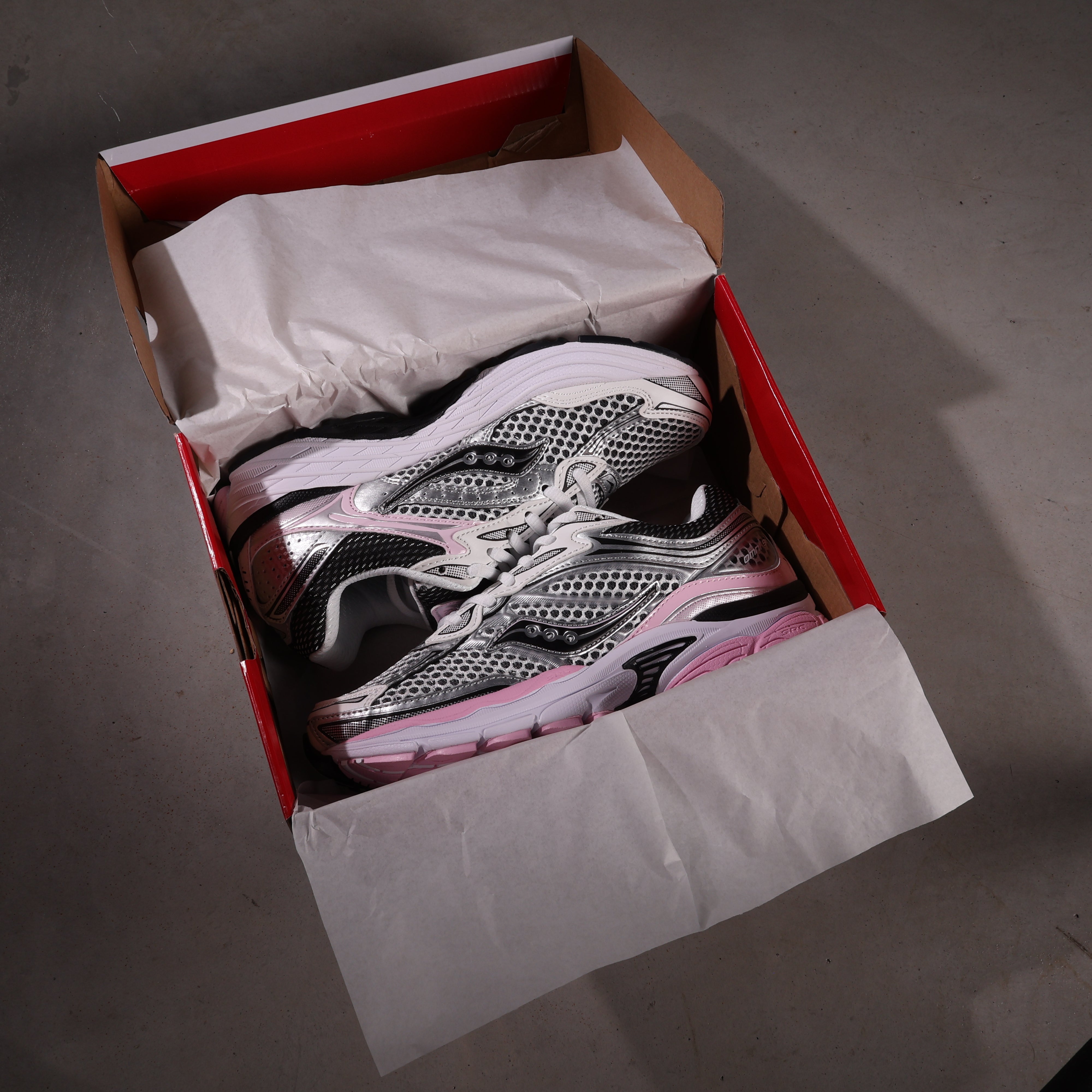 Saucony ProGrid Omni 9 Silver Pink