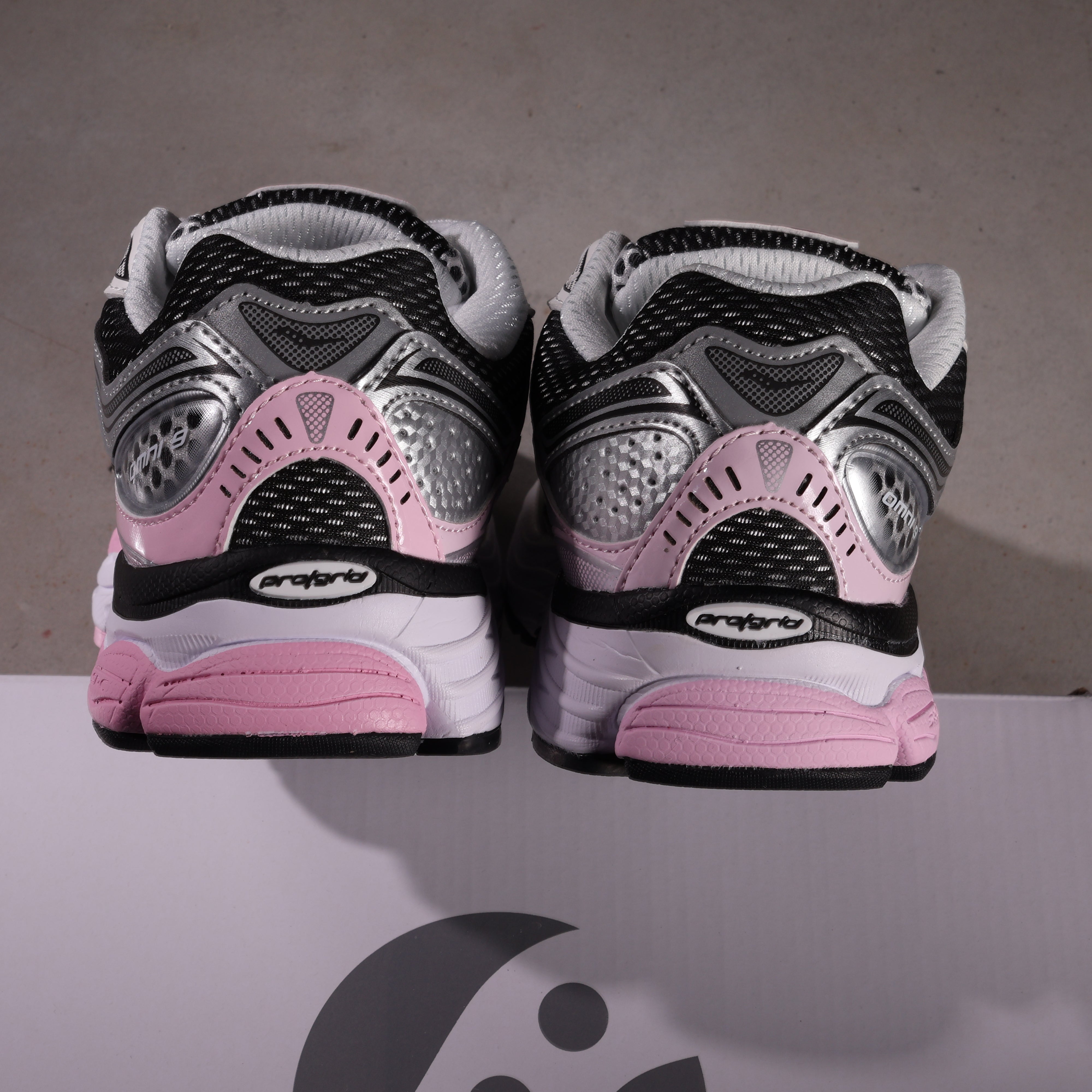 Saucony ProGrid Omni 9 Silver Pink