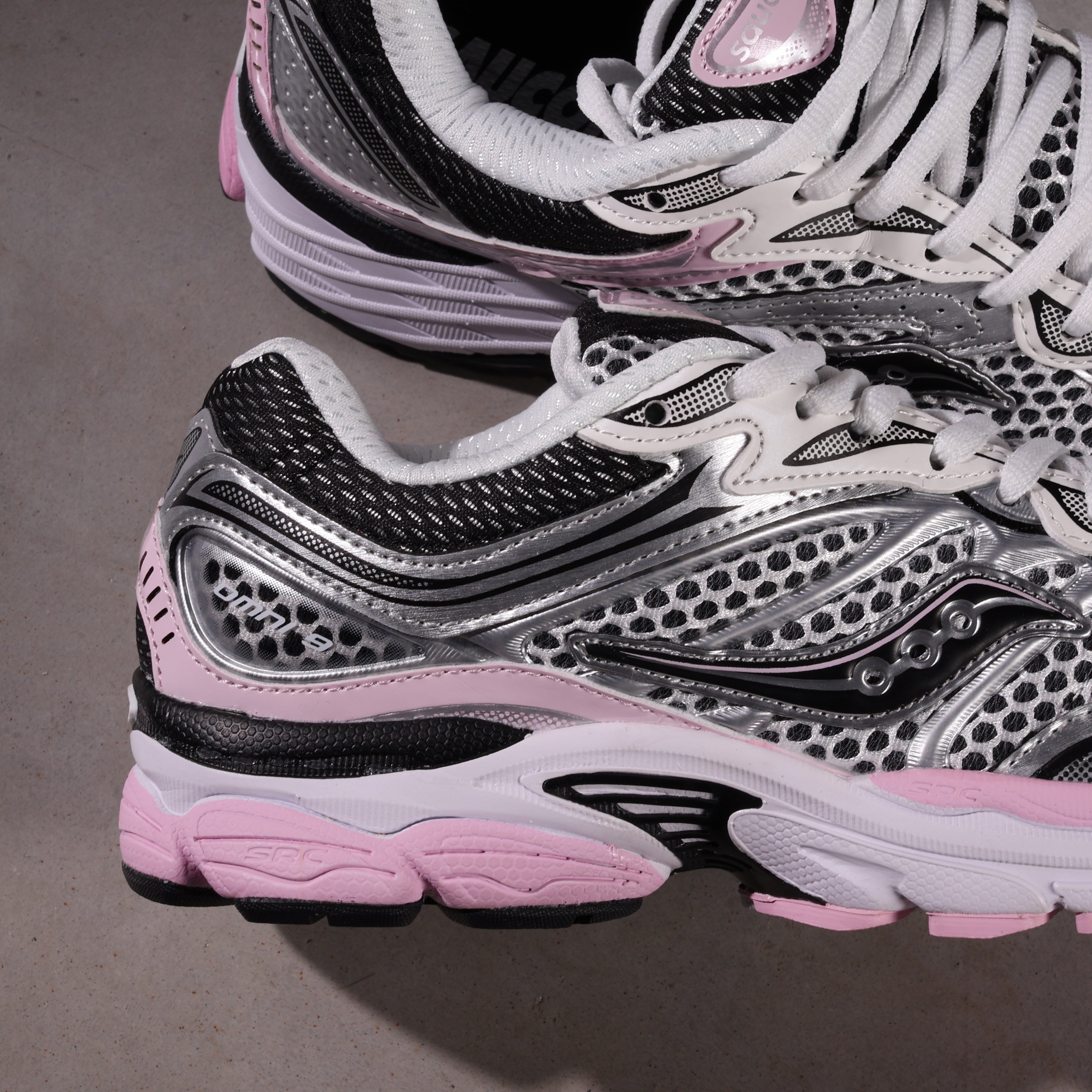 Saucony ProGrid Omni 9 Silver Pink